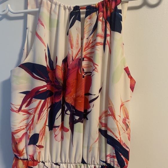 Perfect condition Dynamite floral dress. Size small. - Picture 5 of 6